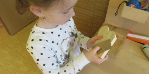 Výroba srdíčka ze dřeva ke Dni matek - 1621192694_IMG_7858.jpg