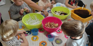 Žížaly jsou naši kamarádi-děti z Podvihova kompostují - 1667595250_IMG_20221102_100124.jpg