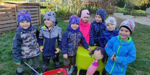Žížaly jsou naši kamarádi-děti z Podvihova kompostují - 1667595297_IMG_20221103_111701.jpg