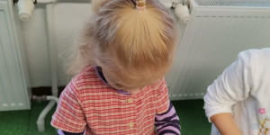 Výroba krmítek z jablíček - 1674732265_IMG_20230126_093837.jpg