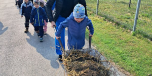 Návštěva statku a jarní práce na zahradě - 1743162158_20250326_091857.jpg