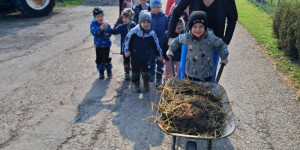 Návštěva statku a jarní práce na zahradě - 1743162158_20250326_091928.jpg
