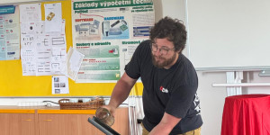 Vystoupeni ÚDiF pro 1., 2. a 3. třídu - 1749054410_1000015797.jpg